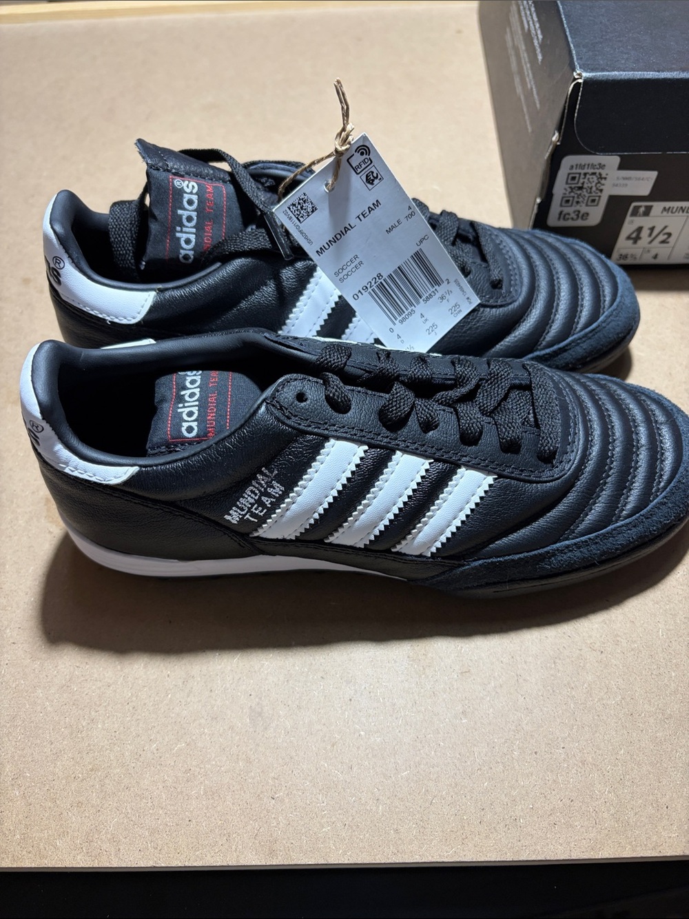 Men's Adidas Mundial Team Soccer Shoes - 4.5